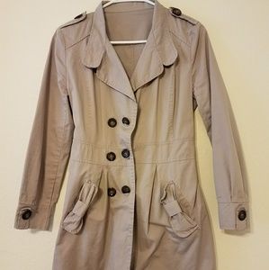 Adorable tan trench coat!